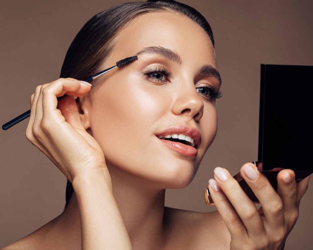 Mastering the Art of Minimalist Makeup: Achieve a Chic Look in 5 Easy Steps