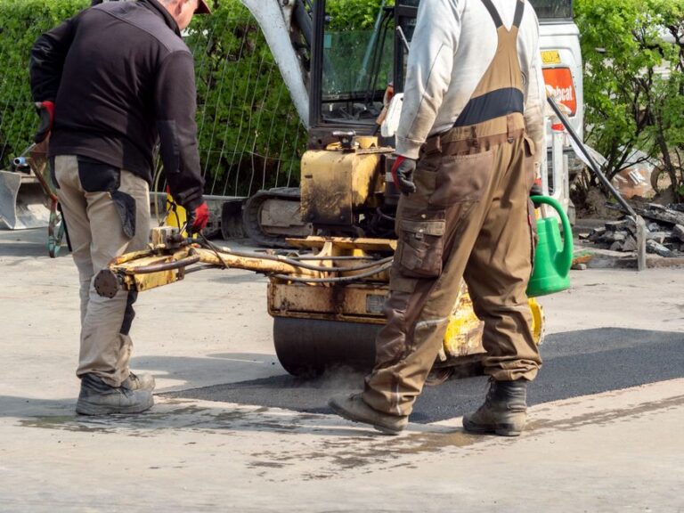 asphalt paving contractor